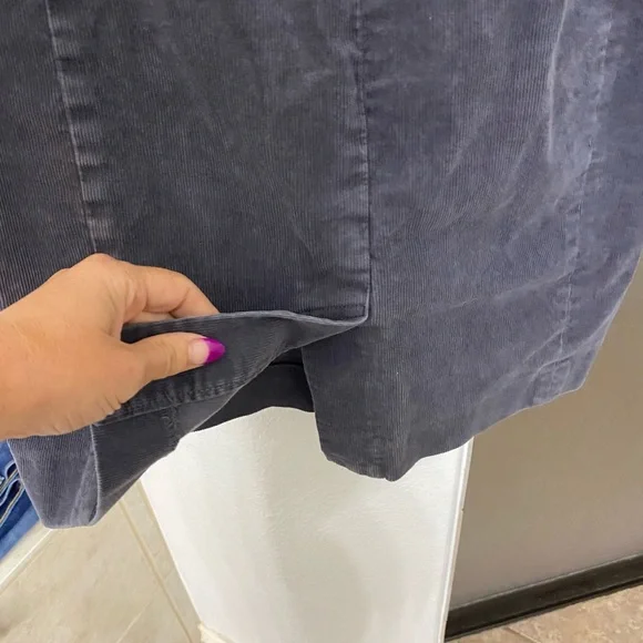 J. Crew grey cord mini skirt front zip and slit in back bottom of skirt size 2P - Picture 3 of 5